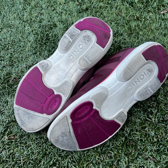 Vionic walking shoes - Picture 3 of 4